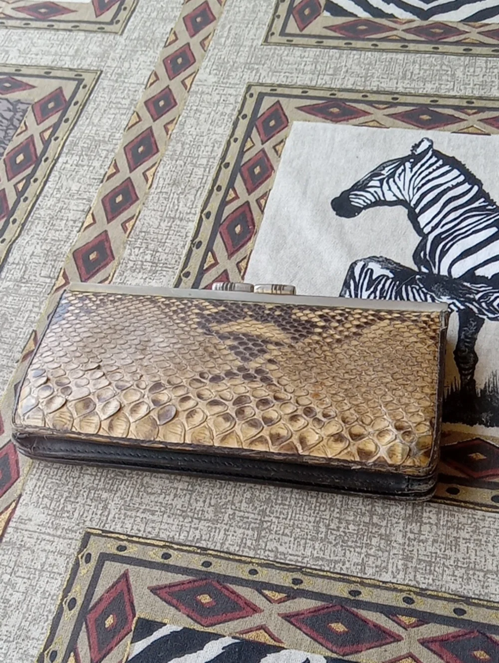 BLACK AND BROWN VINTAGE SNAKESKIN CLUTCH PURSE